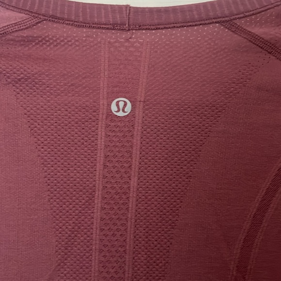 Swiftly tech long sleeve 2.0 lululemon hip length - Picture 3 of 4
